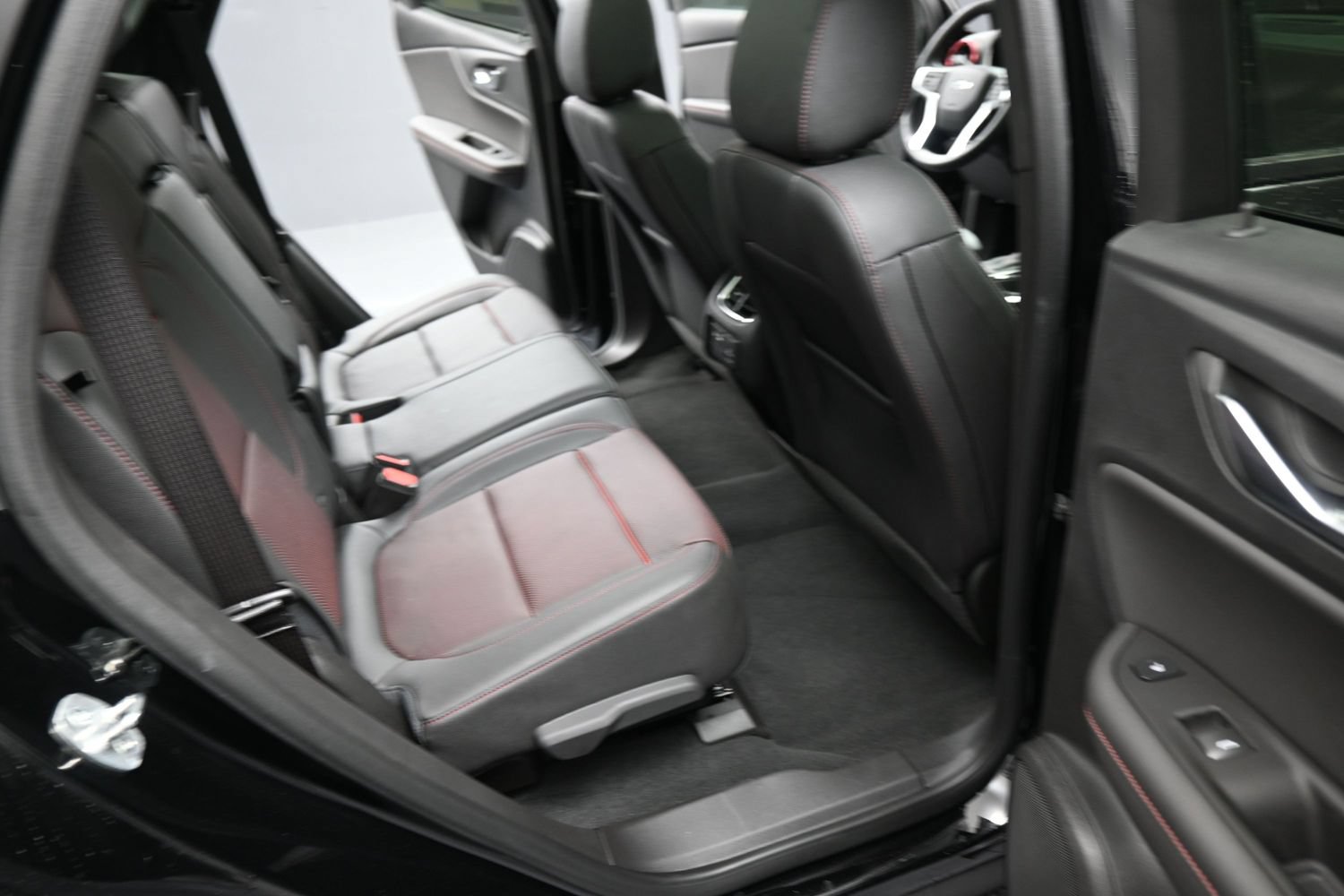 Used 2025 Chevrolet Blazer RS w/ Driver Confidence II Package FWD image 20