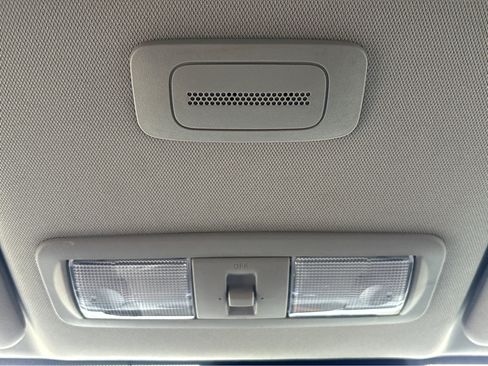 Used 2022 Nissan Frontier SV image 29