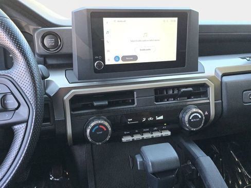 Used 2025 Toyota Tacoma SR5 AWD/4WD image 25