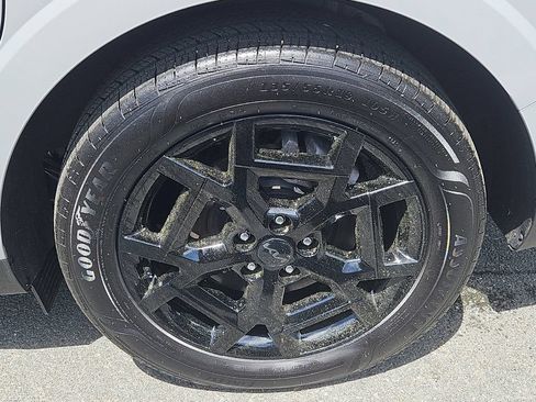 Certified 2026 Kia Carnival SX w/ SX Dark Edition Package FWD image 8