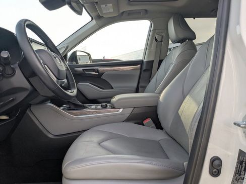Used 2021 Toyota Highlander Limited image 14