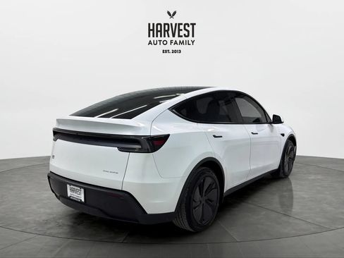 Used 2026 Tesla Model Y AWD image 6