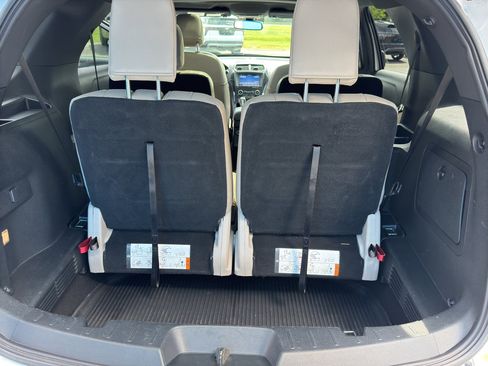 Used 2019 Ford Explorer XLT w/ Equipment Group 202A FWD image 21
