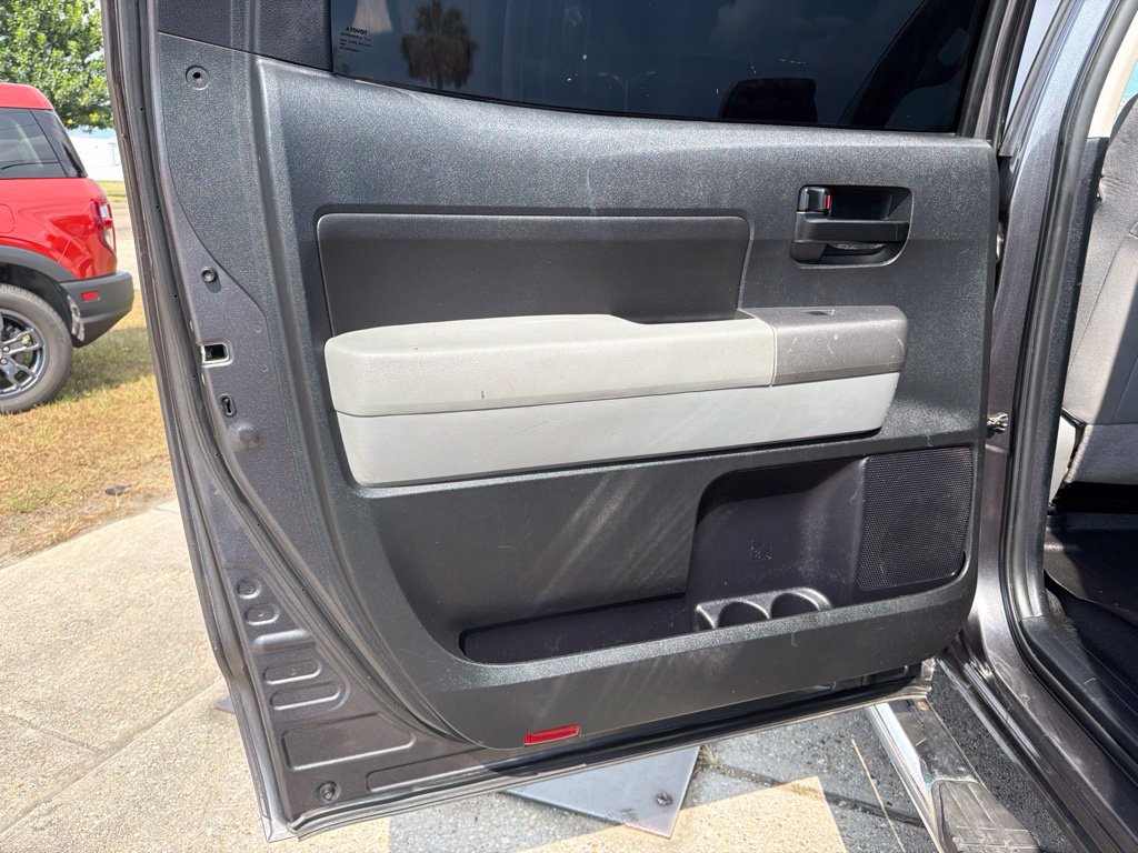 Used 2013 Toyota Tundra 4x4 CrewMax w/ Tow Pkg image 12