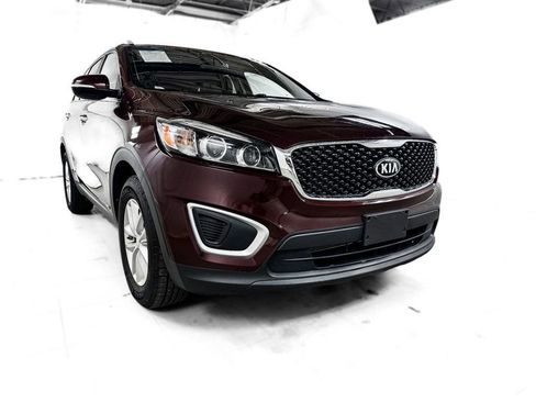 Used 2017 Kia Sorento LX image 8
