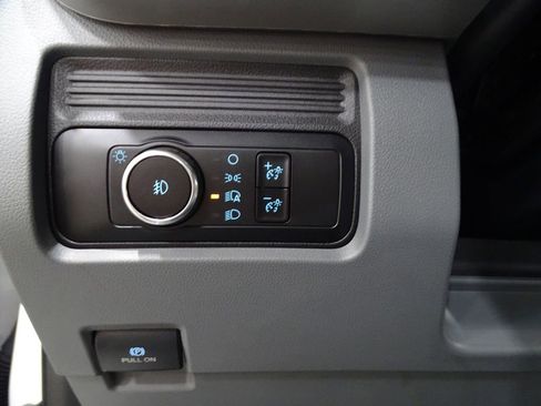 Used 2023 Ford F550 4x4 Regular Cab Super Duty image 14