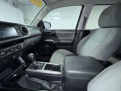 Used 2017 Toyota Tacoma SR5 w/ Tow Package image 21