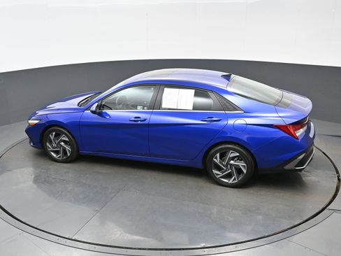Certified 2025 Hyundai Elantra SEL image 32