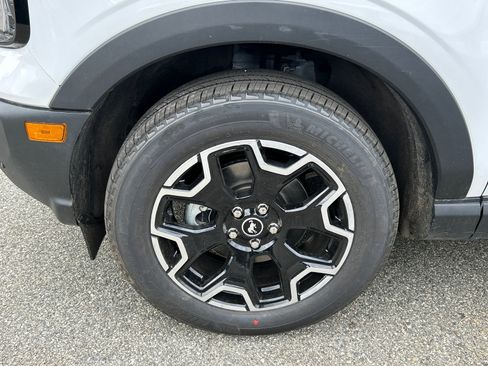 Certified 2025 Ford Bronco Sport Outer Banks w/ Outer Banks Tech Package+ AWD/4WD image 8