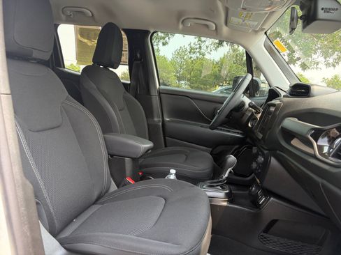 Used 2023 Jeep Renegade Altitude AWD/4WD image 27