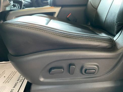 Used 2018 Nissan Titan PRO-4X w/ Pro-4x Convenience Package AWD/4WD image 17