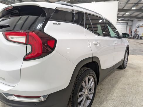 Used 2022 GMC Terrain SLT w/ Tech Package image 3
