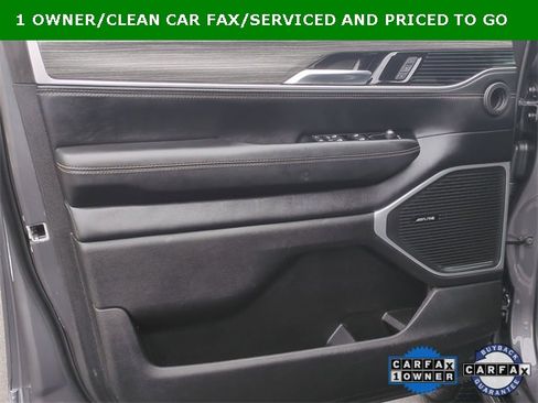 Used 2023 Jeep Wagoneer L Series II image 31