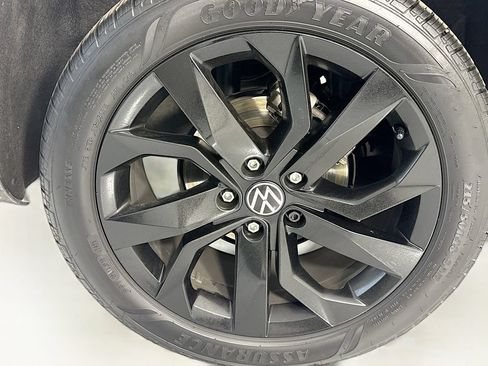 Used 2023 Volkswagen Taos SE FWD image 33