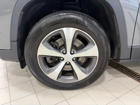 Used 2021 Jeep Cherokee Limited AWD/4WD image 24