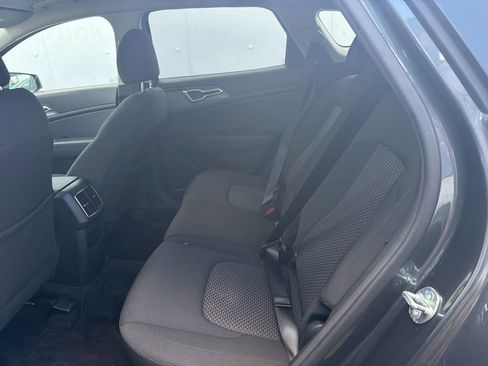 Used 2025 Kia Sportage LX FWD image 3