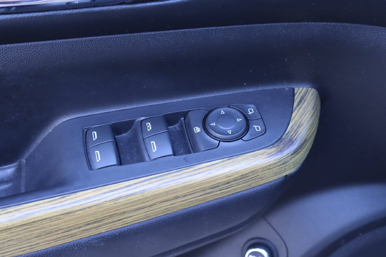 Used 2017 GMC Acadia Denali w/ Technology Package FWD image 24