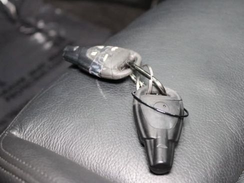 Used 2008 Saab 9-3 2.0T w/ Moonroof Package image 17