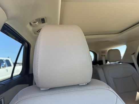 Used 2021 Ford Explorer Limited w/ Equipment Group 301A image 32