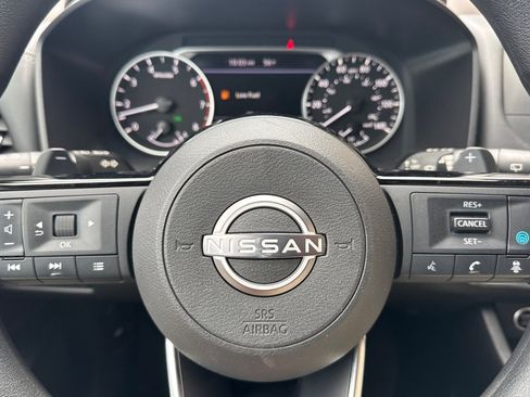 Used 2023 Nissan Rogue SV image 26