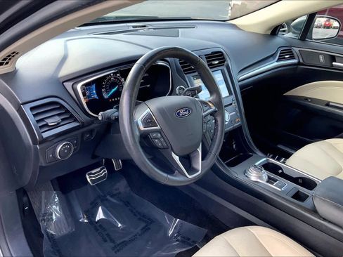 Used 2018 Ford Fusion Titanium FWD image 17