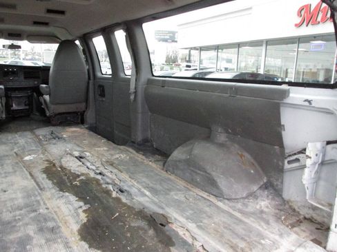 Used 2014 Chevrolet Express 2500 Extended RWD image 31