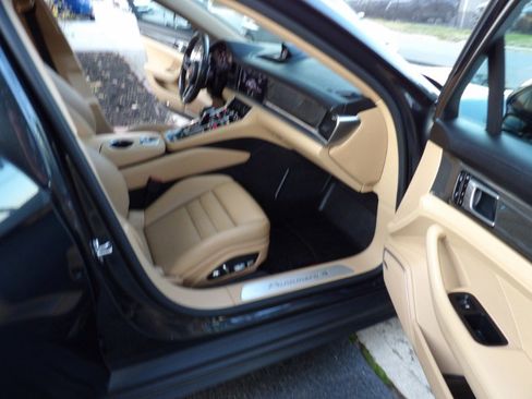 Used 2018 Porsche Panamera 4 image 58