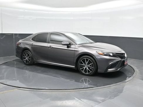 Used 2023 Toyota Camry SE w/ Convenience Package FWD image 5