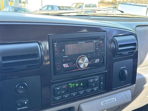 Used 2005 Ford F350 Lariat image 17
