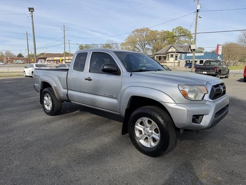 Used 2012 Toyota Tacoma PreRunner w/ SR5 Pkg image 5