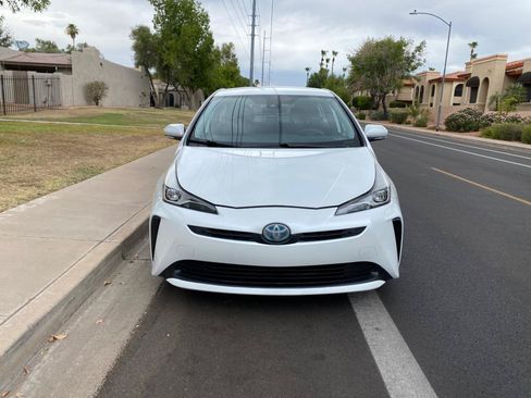 Used 2022 Toyota Prius LE FWD image 3