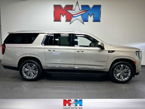 Used 2021 GMC Yukon XL SLT w/ SLT Luxury Plus Package image 1