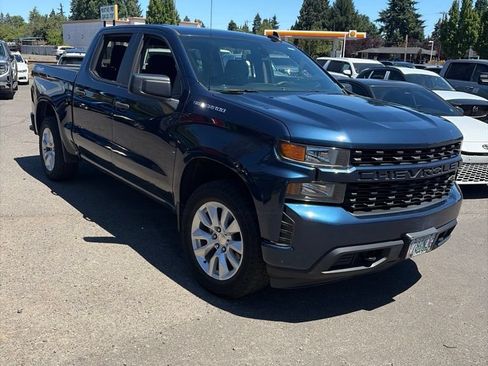 Used 2022 Chevrolet Silverado 1500 Custom w/ Safety Confidence Package AWD/4WD image 3