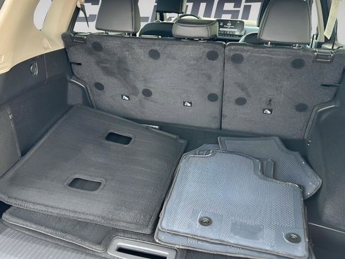 Used 2023 Nissan Rogue SL w/ SL Premium Package image 11