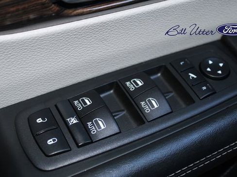 Used 2023 Chrysler Pacifica Limited image 23