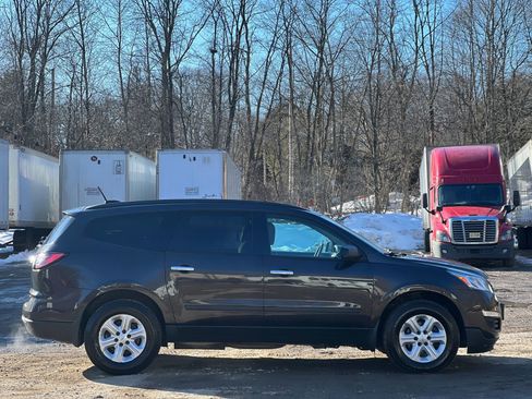 Used 2017 Chevrolet Traverse LS image 7