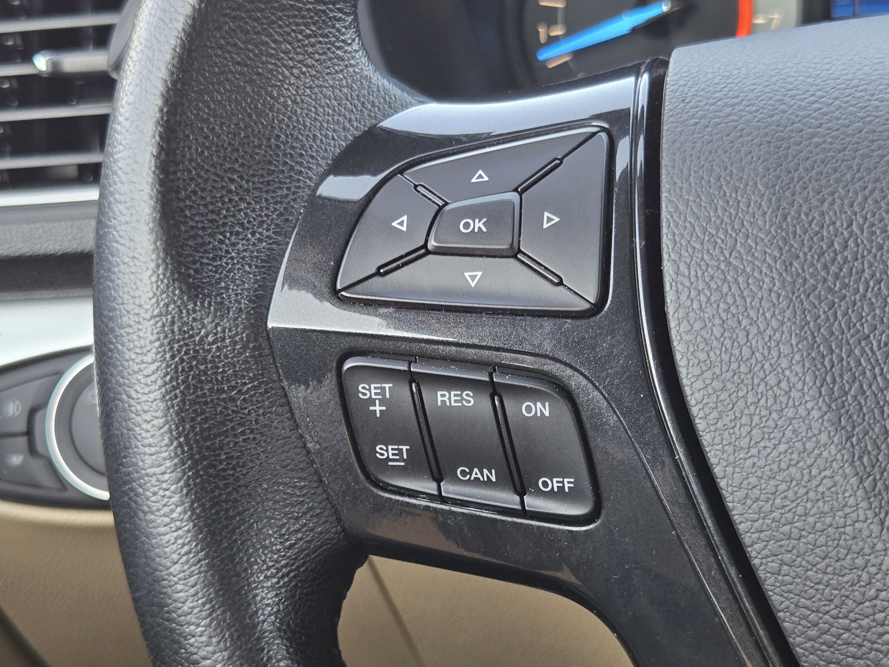 Used 2017 Ford Explorer XLT FWD image 24