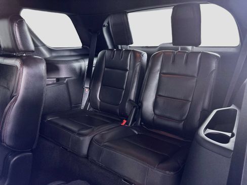 Used 2018 Ford Explorer XLT w/ Equipment Group 202A FWD image 27