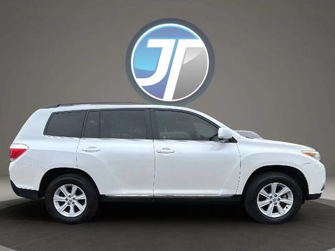 Used 2013 Toyota Highlander SE FWD image 4