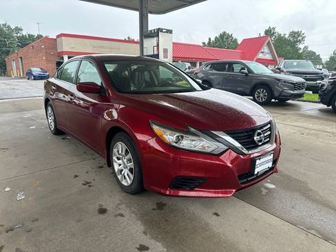 Used 2018 Nissan Altima 2.5 S w/ S Convenience Package FWD image 2