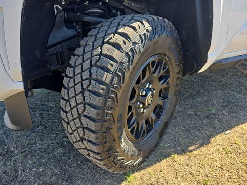 Used 2025 Toyota Tacoma SR5 image 30