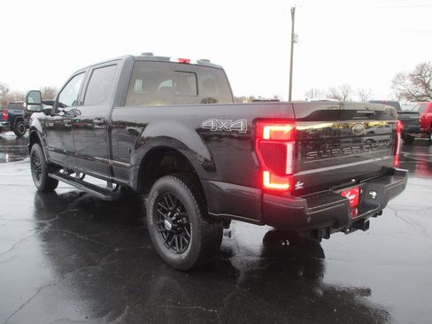 Used 2022 Ford F250 Lariat w/ Black Appearance Package image 9