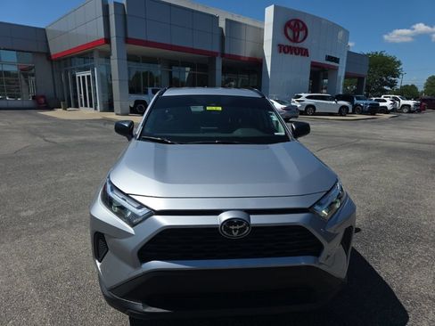 Used 2025 Toyota RAV4 LE AWD/4WD image 2