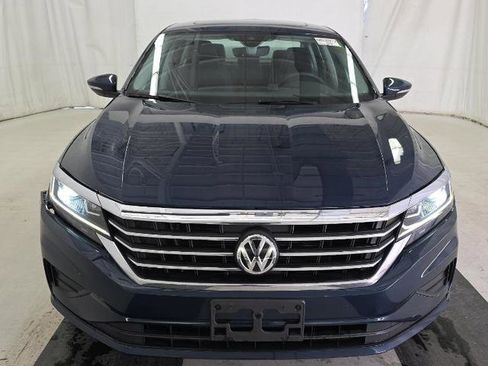 Used 2022 Volkswagen Passat 2.0T SE image 2