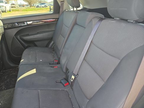 Used 2012 Kia Sorento FWD image 8