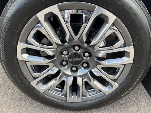 Used 2024 GMC Yukon XL Denali Ultimate AWD/4WD image 39