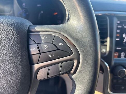 Used 2018 Jeep Grand Cherokee Limited image 17
