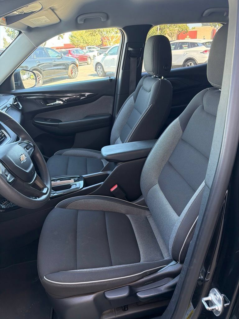 Used 2025 Chevrolet TrailBlazer LT FWD image 6
