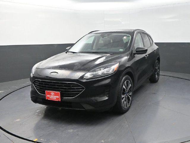 Used 2021 Ford Escape SE w/ SE Sport Appearance Package FWD image 2