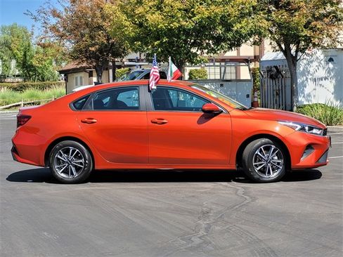 Used 2023 Kia Forte LXS image 4